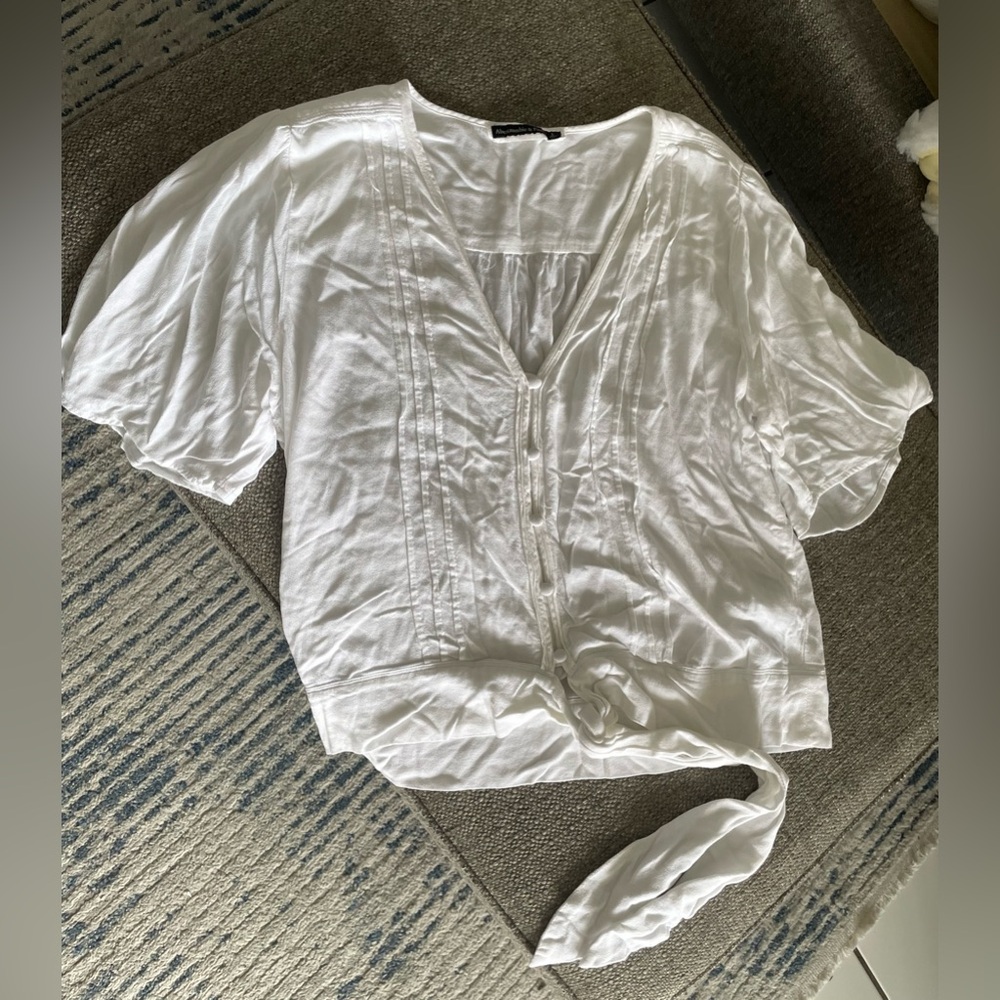 Women's Abercrombie & Fitch White Tie-Front Blouse - Picture 1 of 3